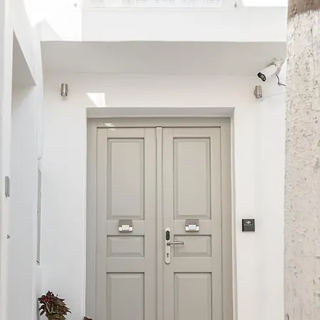 Mariet Naxos Elegant
