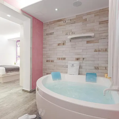 Mariet Naxos Elegant מלון דירות